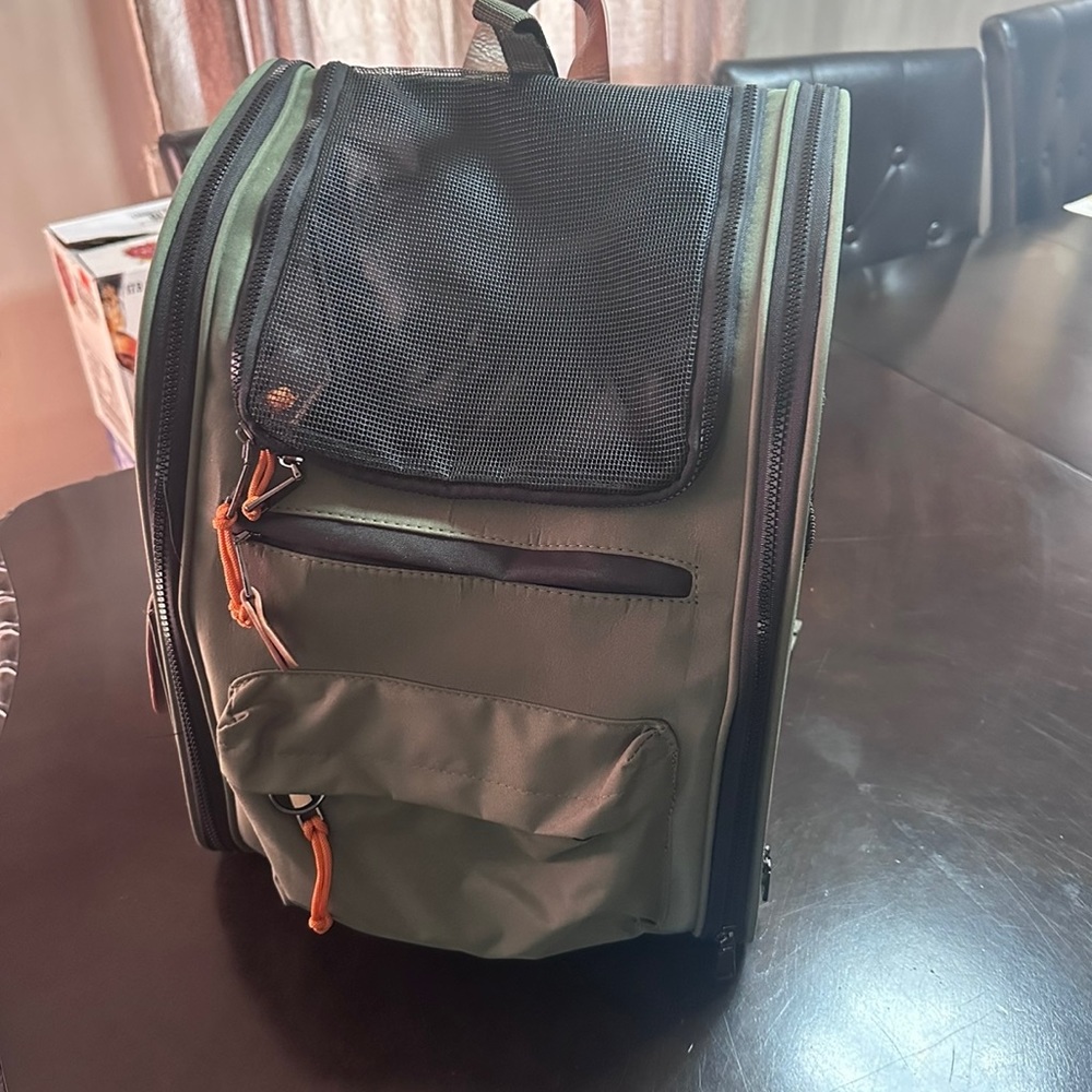 🚫SOLD Pet carrier backpack